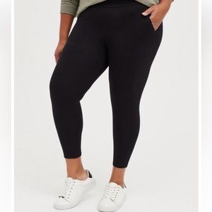 Torrid Signature Waist Pocket Premium Leggings